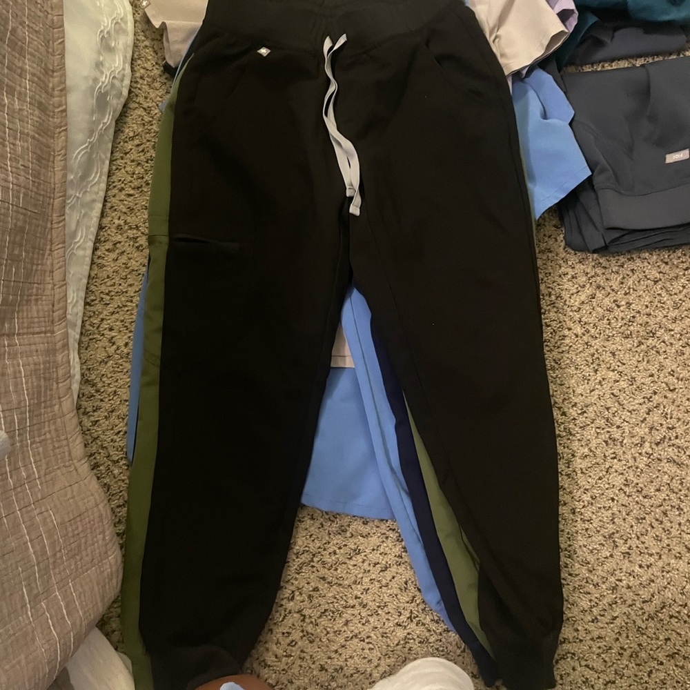Black figs joggers